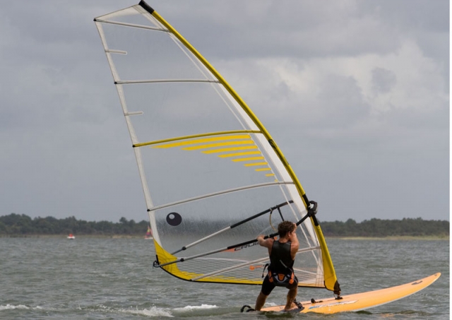  Windsurfen auf dem Maubuisson-See 